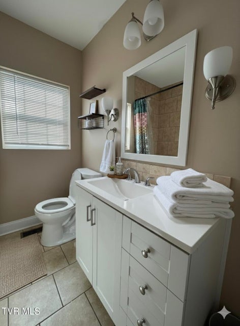 Photo #15: 904 Walker Street