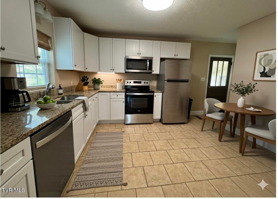 Photo #2: 904 Walker Street