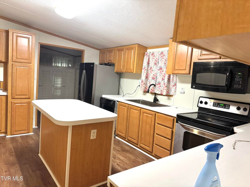 Photo #7: 1216 2nd Ave 