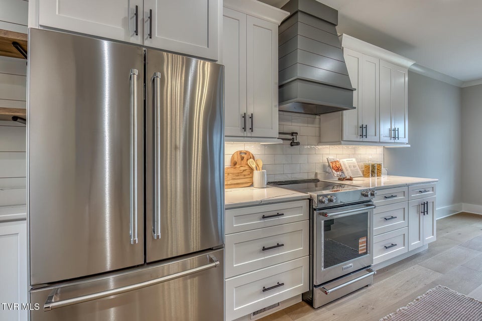 Photo #13: 417 Oliver Approach 