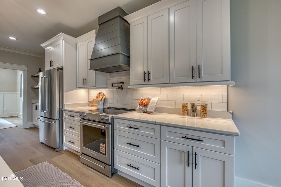 Photo #14: 417 Oliver Approach 