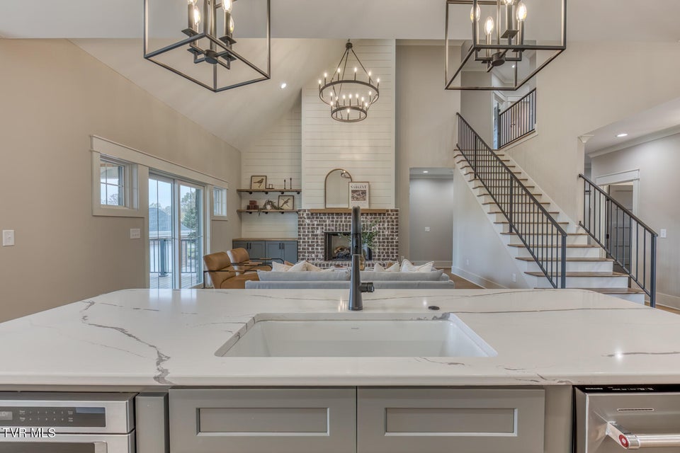 Photo #16: 417 Oliver Approach 