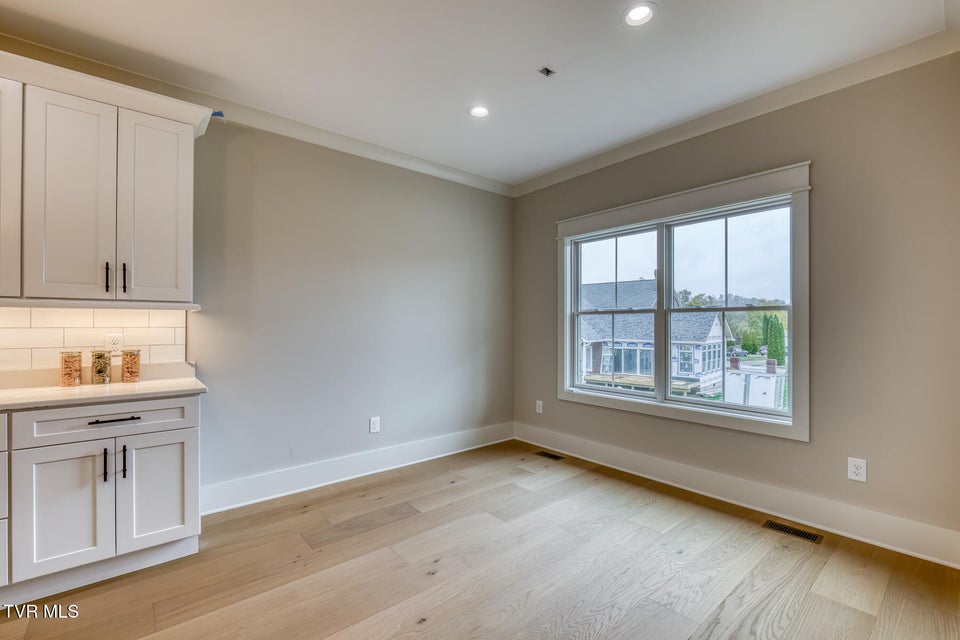 Photo #18: 417 Oliver Approach 