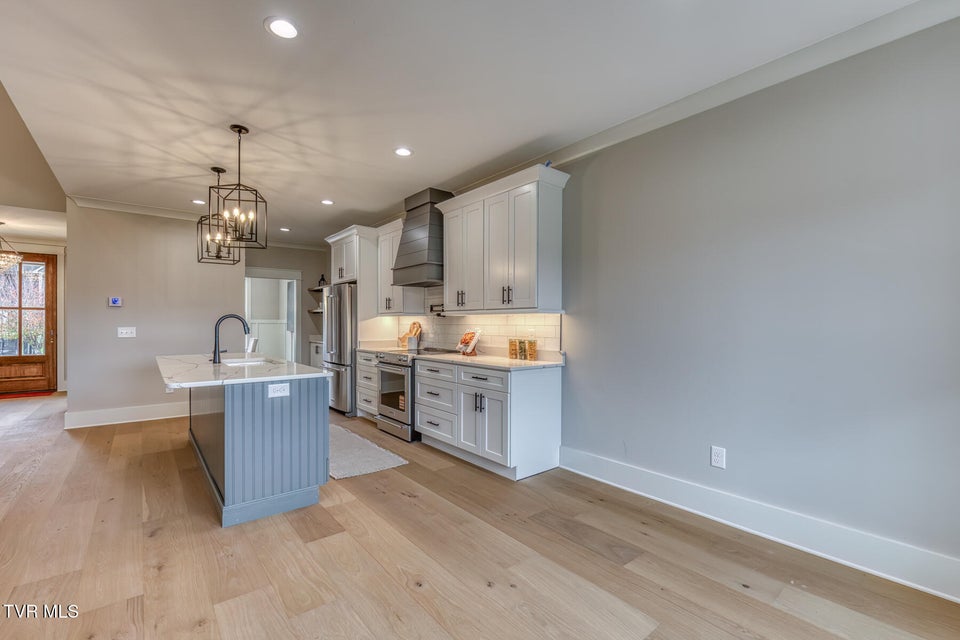 Photo #20: 417 Oliver Approach 