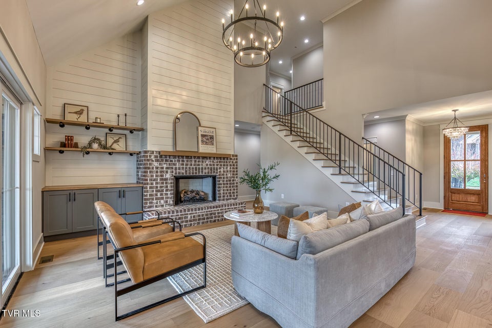 Photo #21: 417 Oliver Approach 