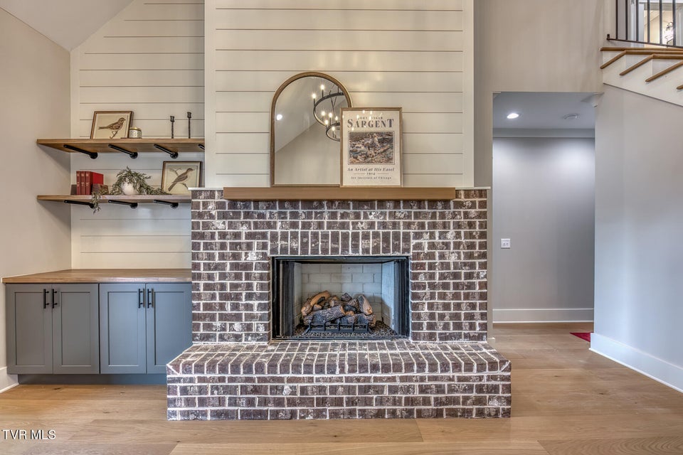 Photo #25: 417 Oliver Approach 