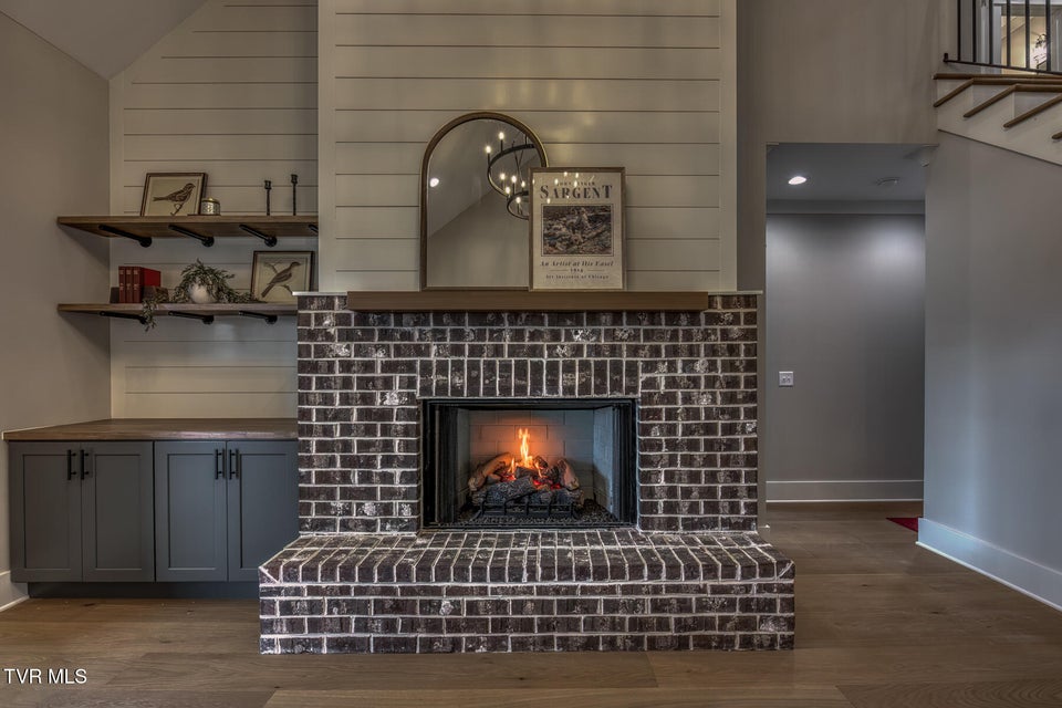 Photo #26: 417 Oliver Approach 