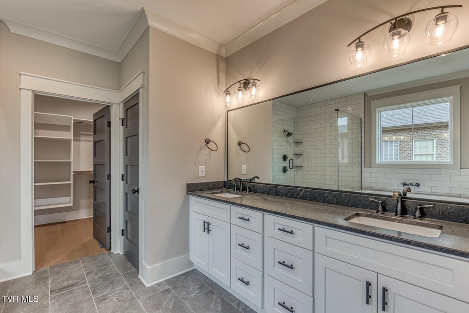 Photo #32: 417 Oliver Approach 