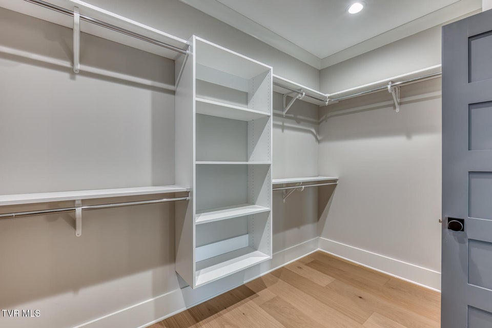 Photo #37: 417 Oliver Approach 