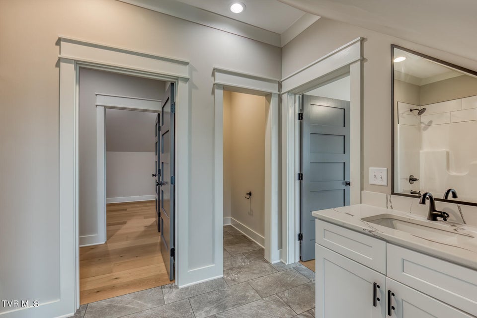 Photo #44: 417 Oliver Approach 