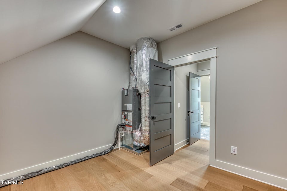 Photo #47: 417 Oliver Approach 