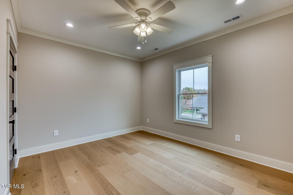 Photo #48: 417 Oliver Approach 