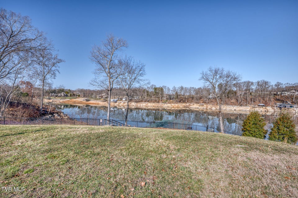 Photo #92: 417 Oliver Approach 