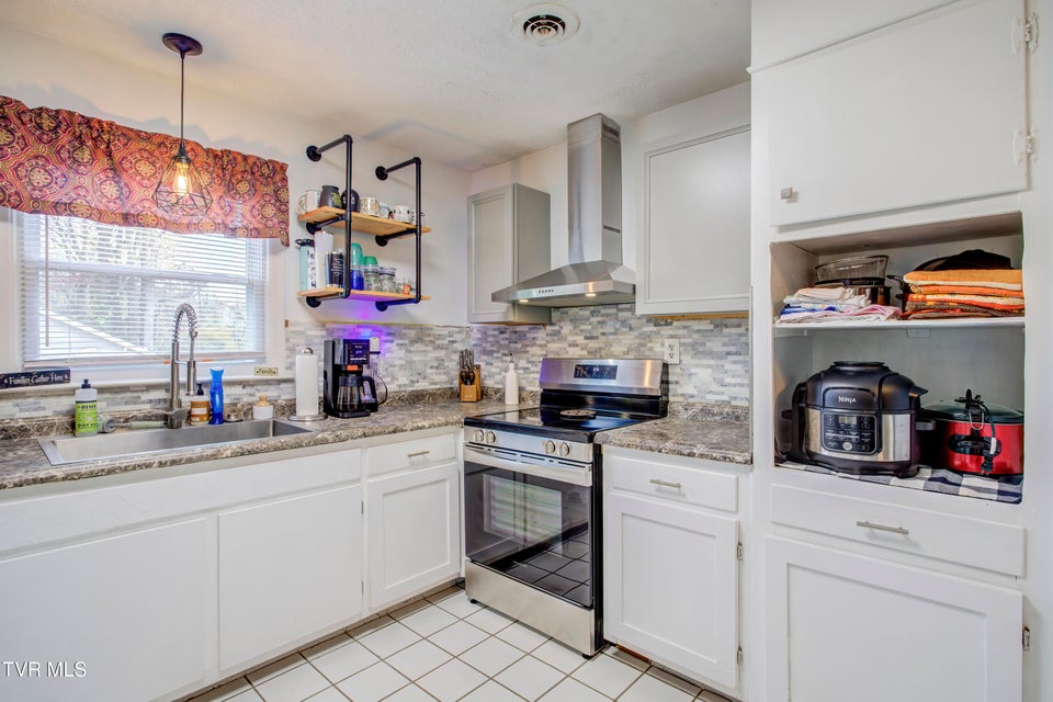 Photo #12: 304 Deerfield Drive