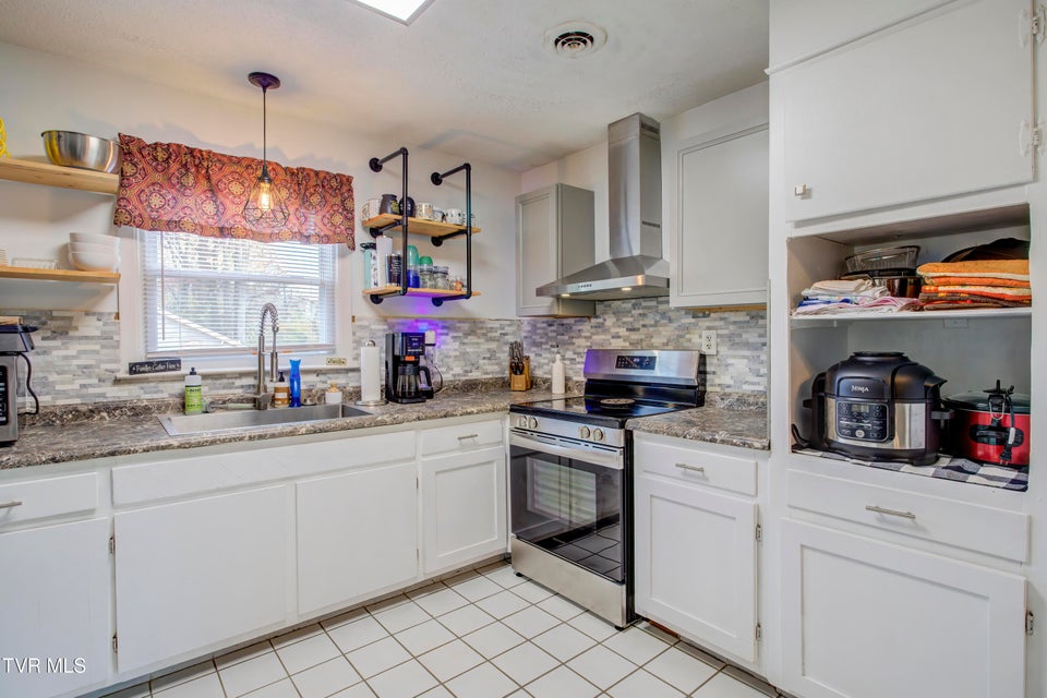 Photo #15: 304 Deerfield Drive