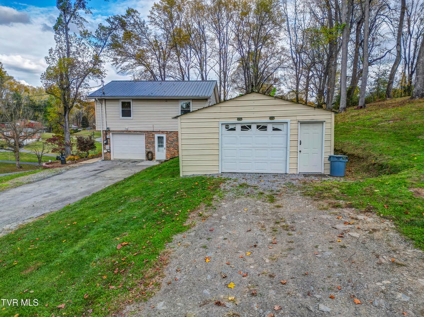 Photo #38: 304 Deerfield Drive