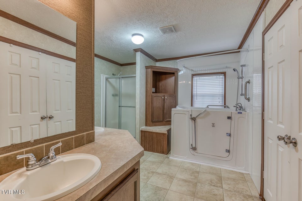 Photo #19: 1122 Anderson Loop