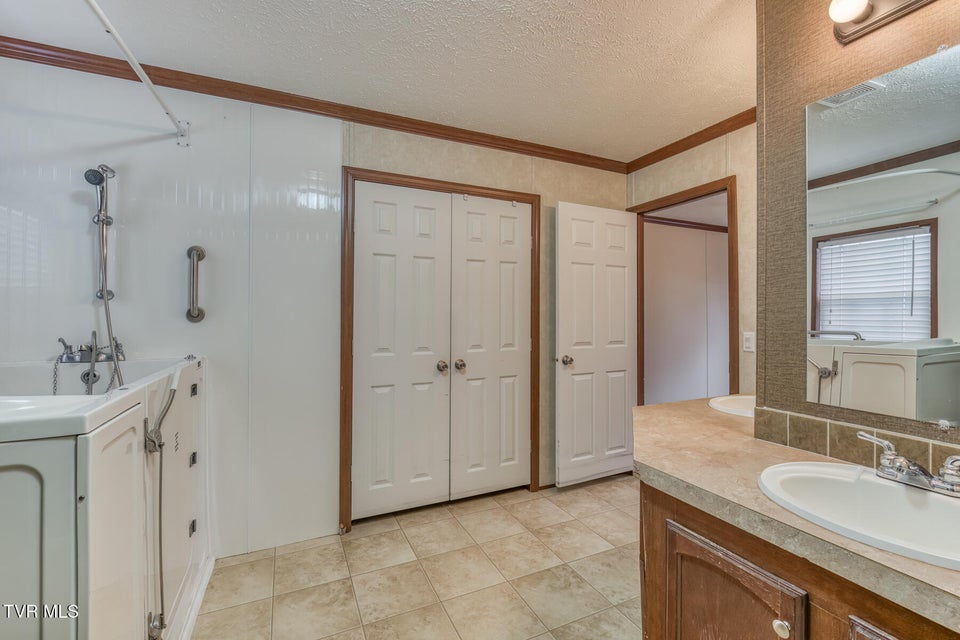 Photo #20: 1122 Anderson Loop