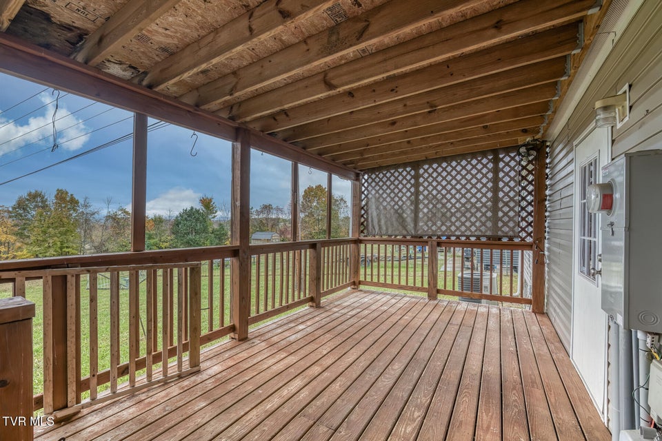 Photo #29: 1122 Anderson Loop