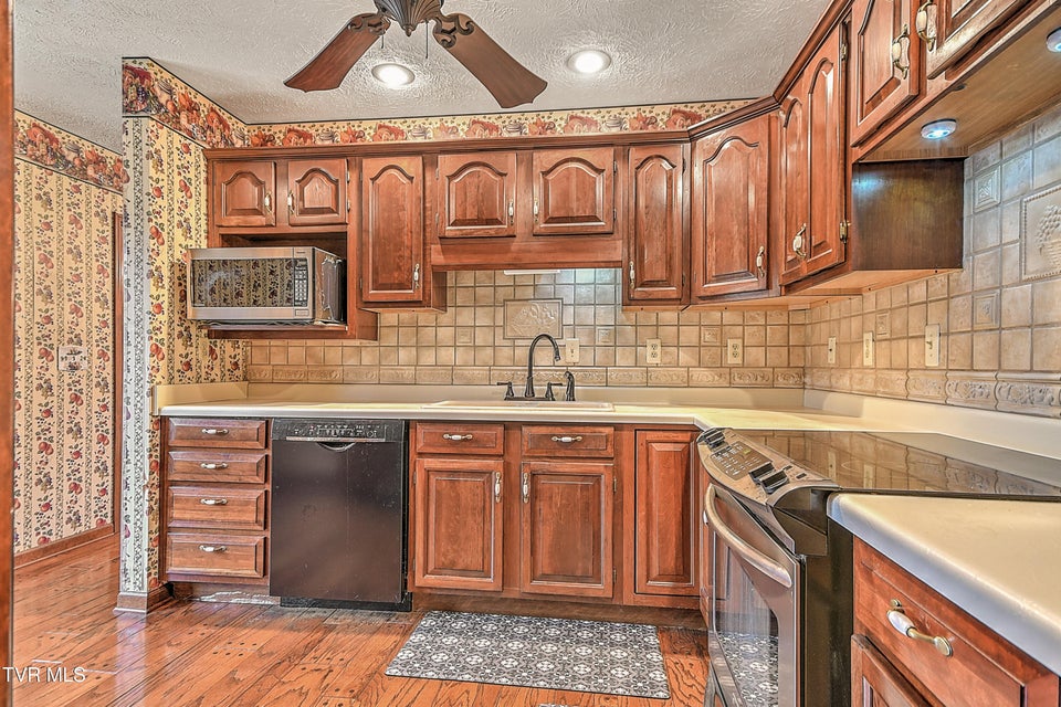 Photo #27: 5639 Mountain Road