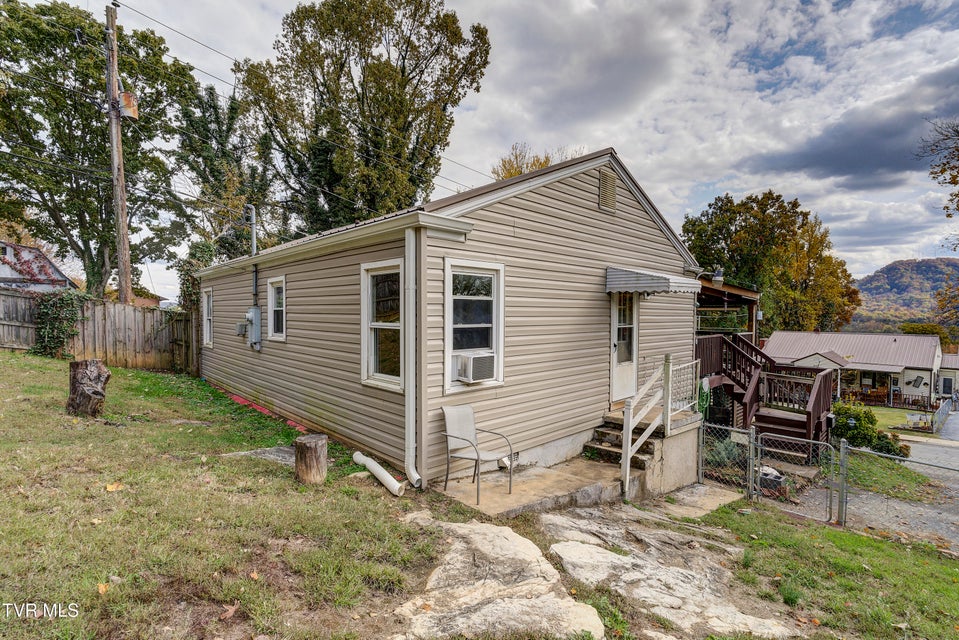 Photo #27: 2012 Woodbine Street