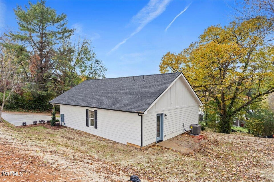 Photo #5: 1611 Carter Avenue