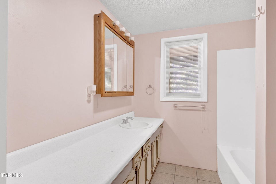 Photo #26: 126 Milligan View Road