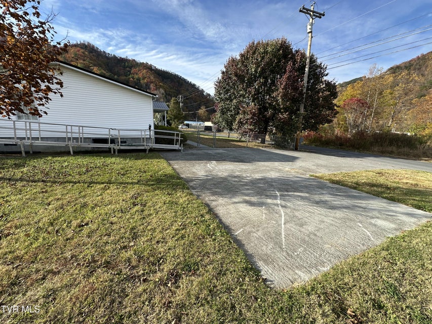 Photo #27: 112 Crook Street