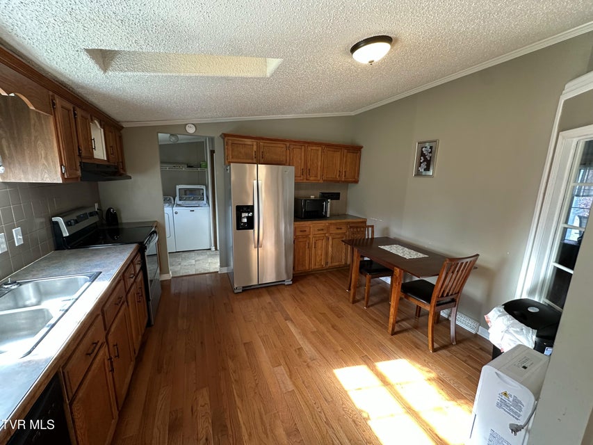 Photo #9: 112 Crook Street