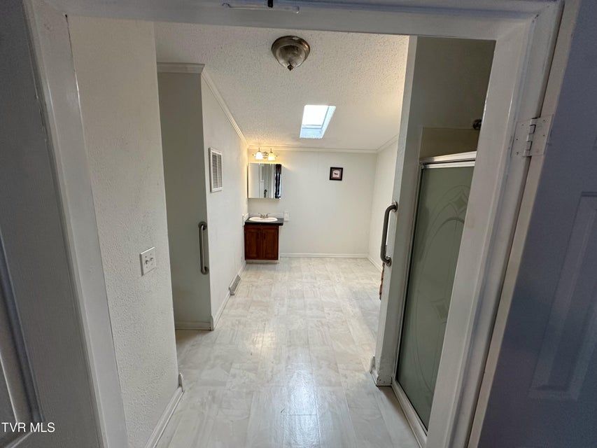 Photo #6: 112 Crook Street