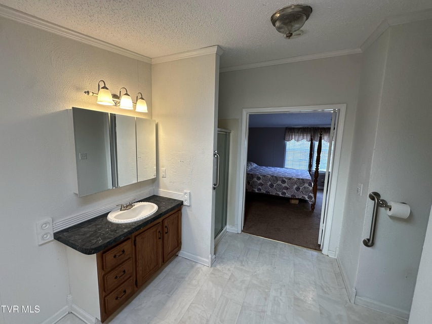 Photo #8: 112 Crook Street