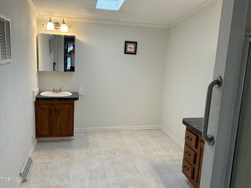 Photo #7: 112 Crook Street