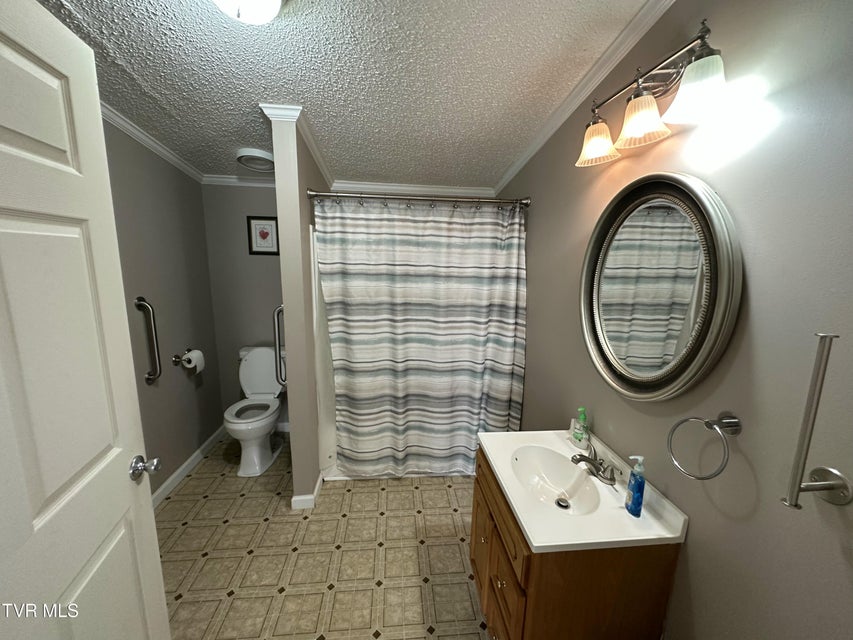 Photo #17: 112 Crook Street