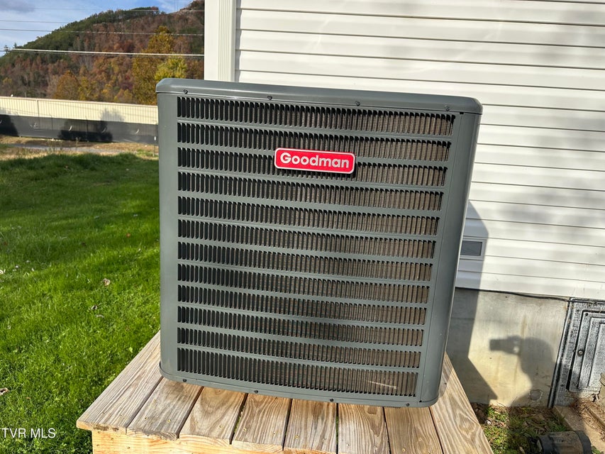 Photo #30: 112 Crook Street