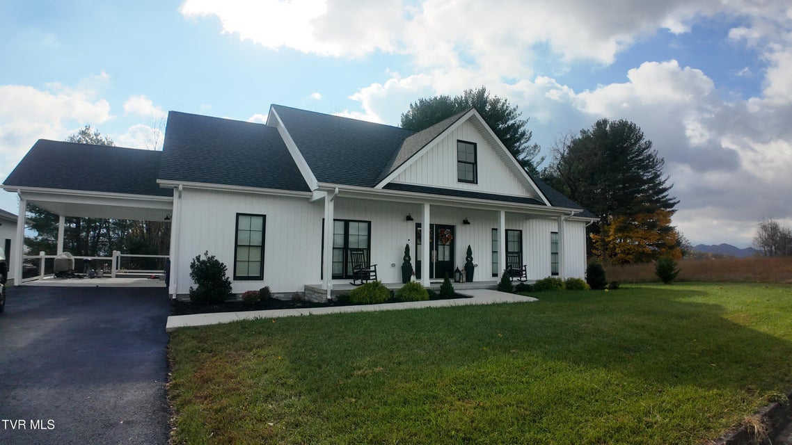 Photo #3: 210 Lakeview Estates Drive