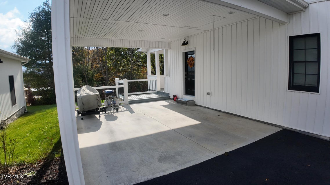 Photo #6: 210 Lakeview Estates Drive