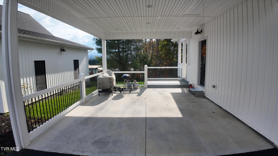 Photo #9: 210 Lakeview Estates Drive