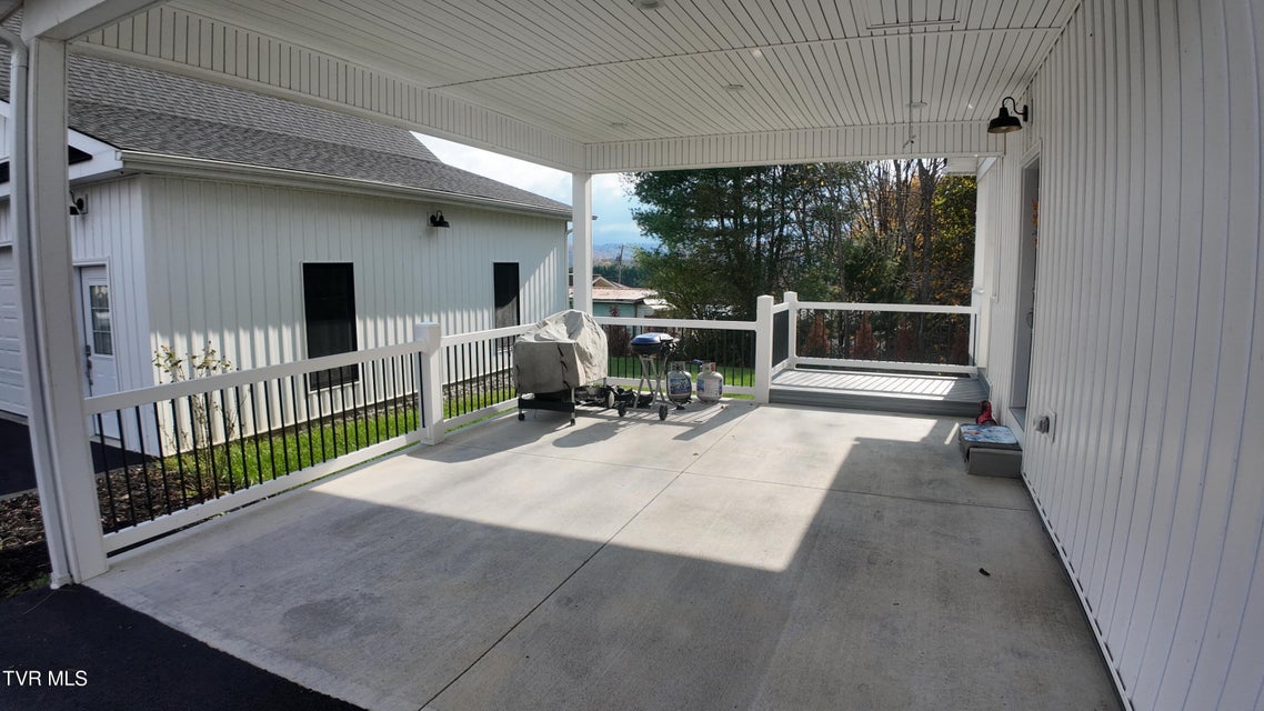 Photo #11: 210 Lakeview Estates Drive