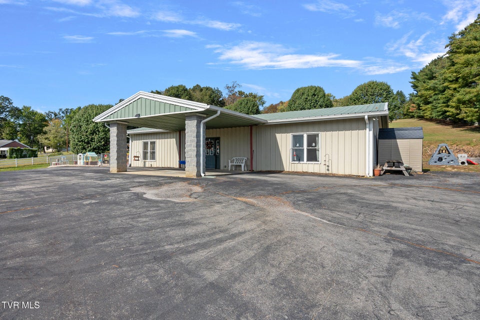 Photo #11: 208 Majestic Circle