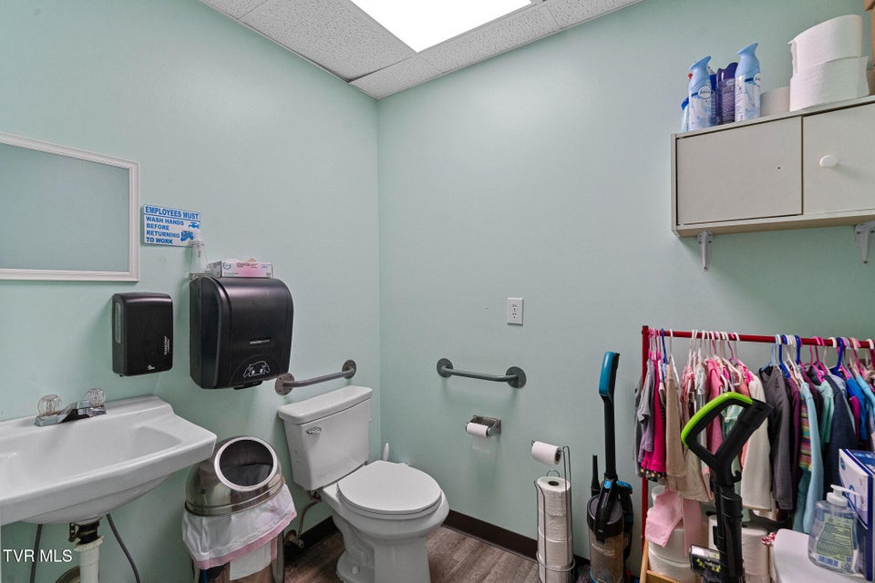 Photo #25: 208 Majestic Circle