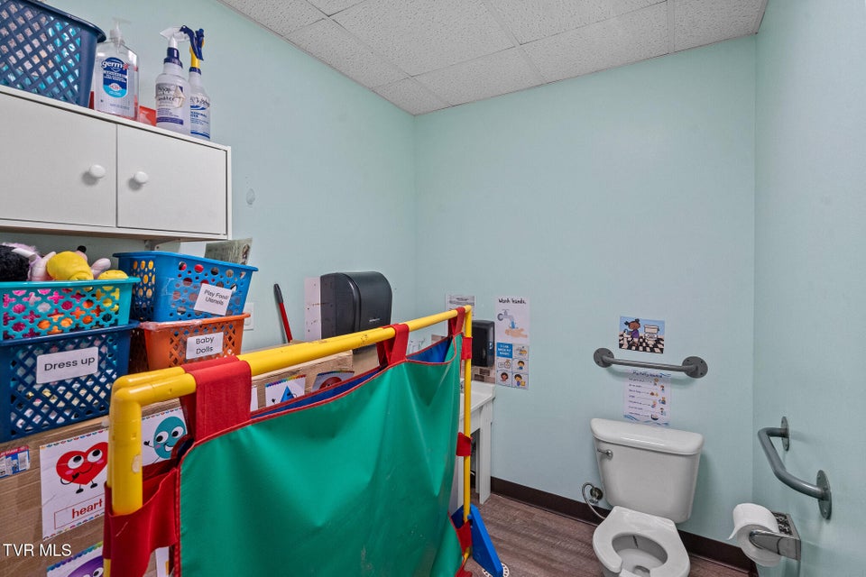 Photo #26: 208 Majestic Circle