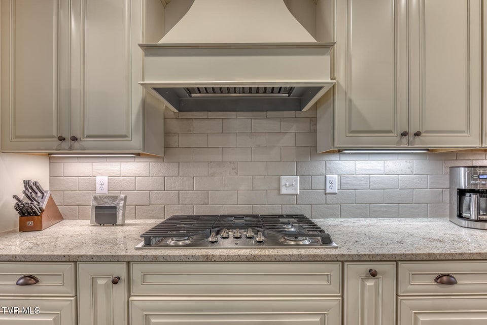 Photo #18: 1 Jasmine Terrace