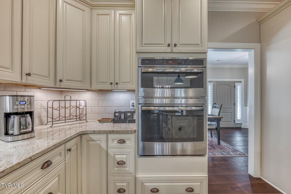 Photo #19: 1 Jasmine Terrace