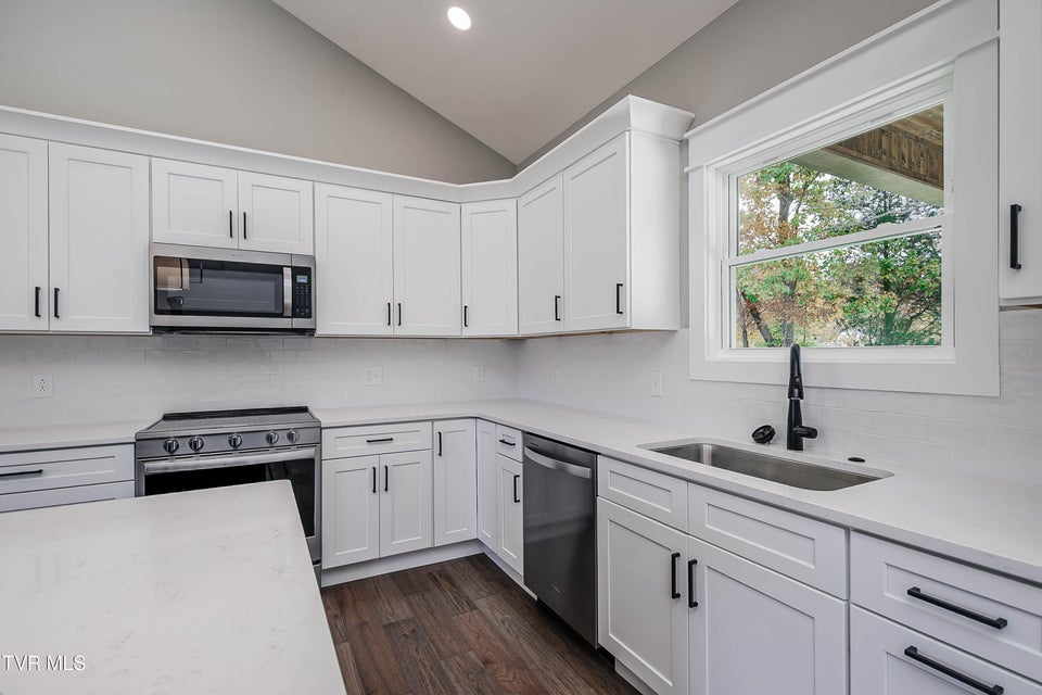 Photo #11: 298 Ruby Rose Ridge