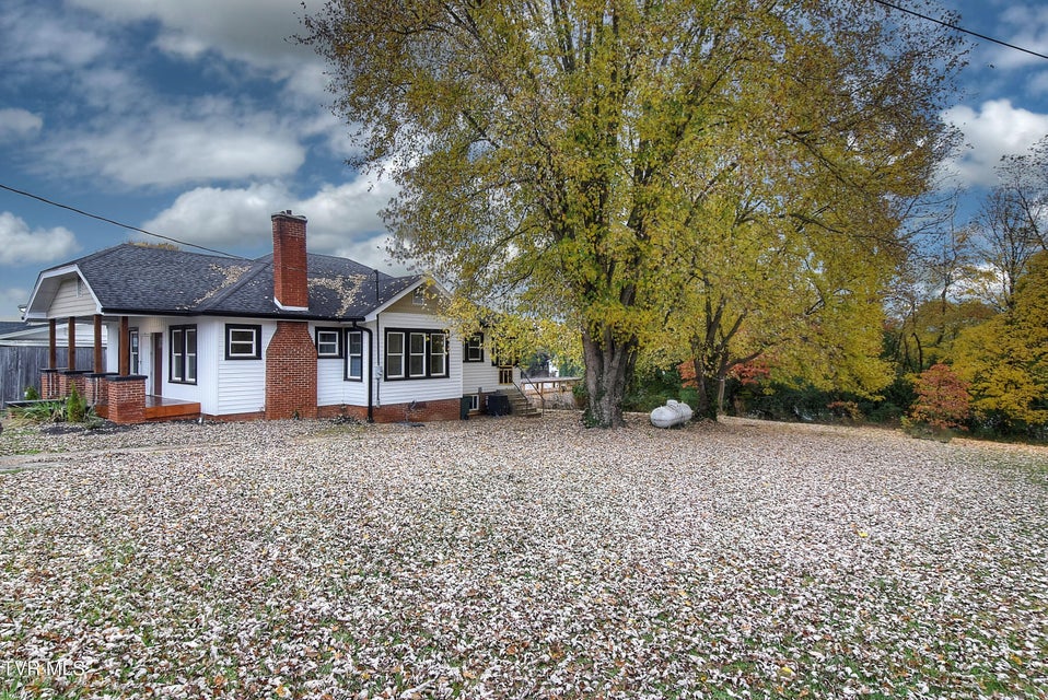 Photo #4: 612 Lynn Avenue