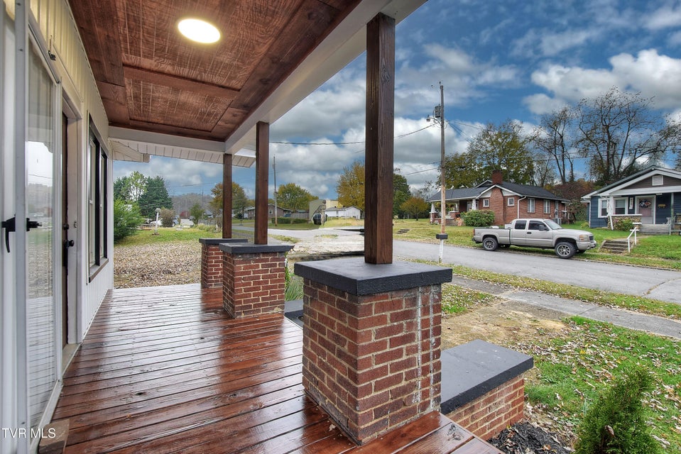 Photo #6: 612 Lynn Avenue