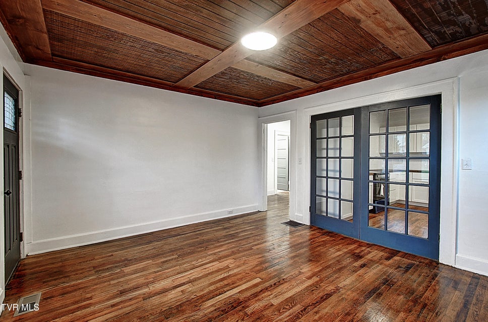 Photo #12: 612 Lynn Avenue