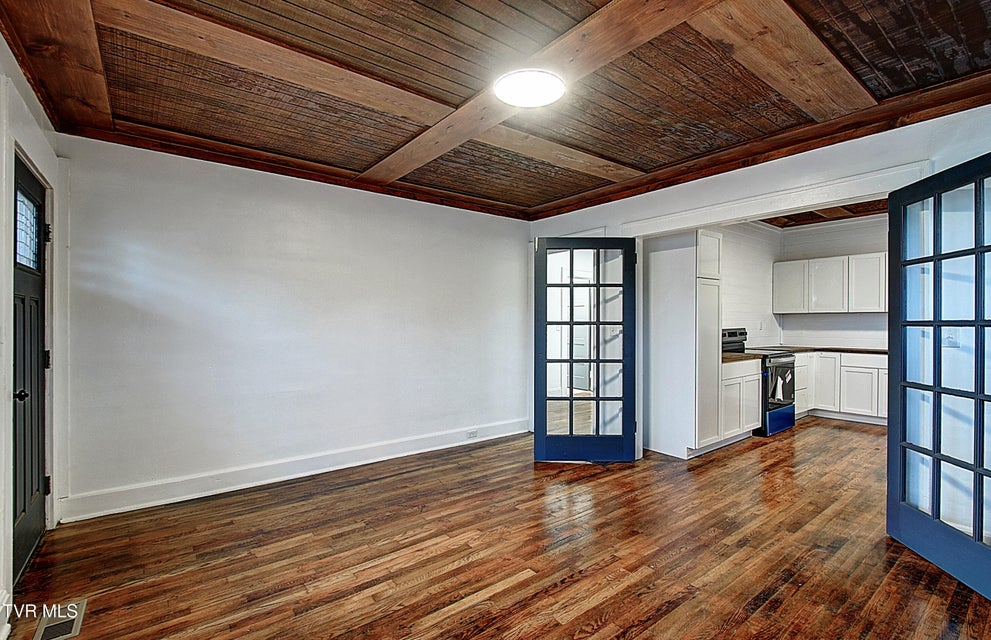 Photo #13: 612 Lynn Avenue