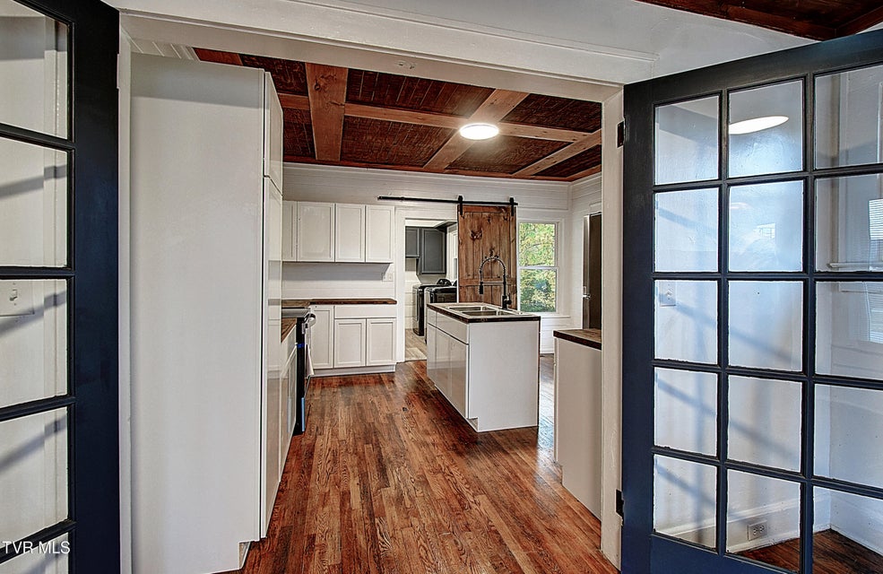 Photo #14: 612 Lynn Avenue