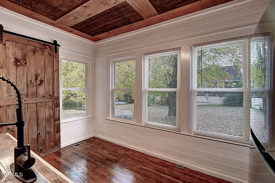 Photo #20: 612 Lynn Avenue